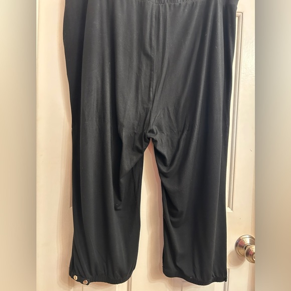 Zim & Zoe Lounge black Capri leisure pants with silver detailing size 20 EUC - Picture 4 of 4